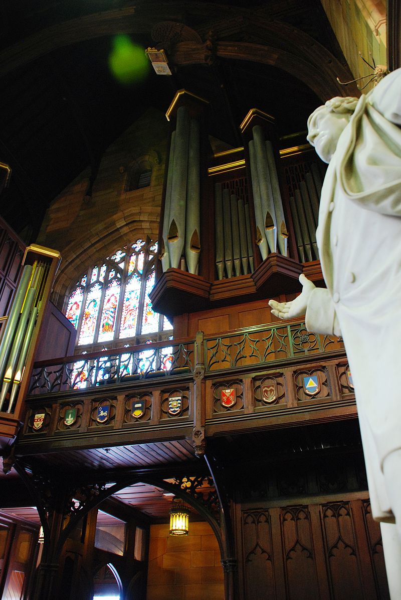 800px-University_of_Sydney_Great_Hall_Wentworth_statue_21_May_2010